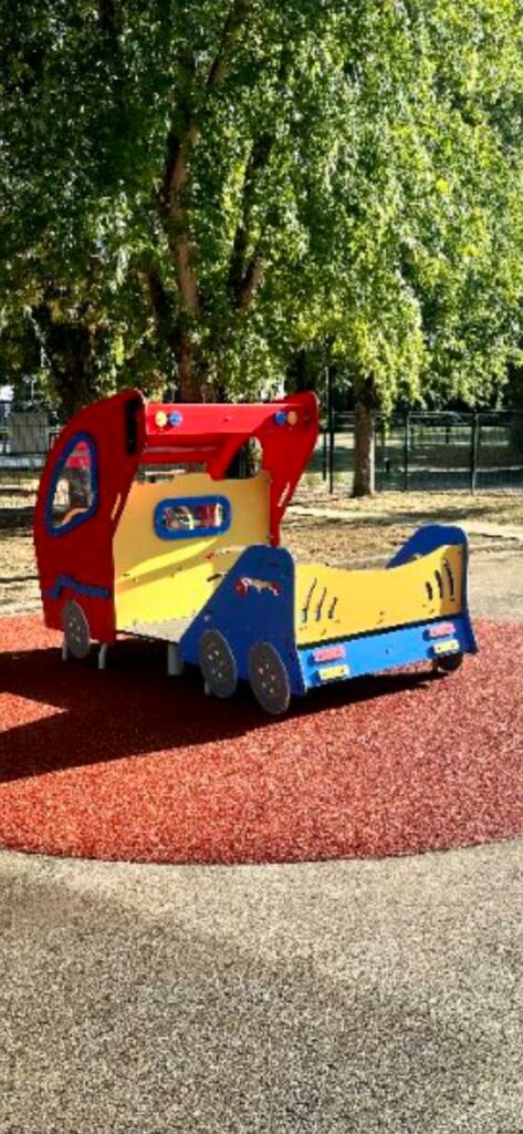 Un nouveau camion de pompiers à la maternelle Villemin