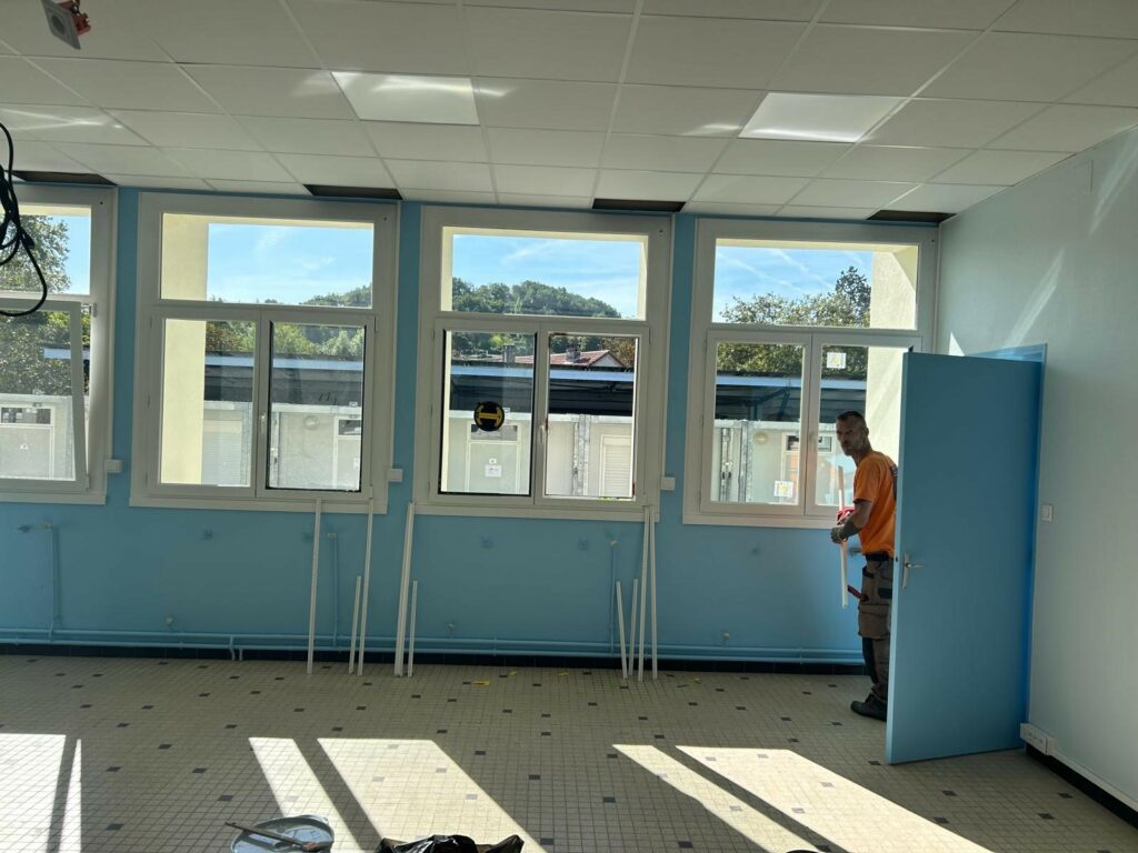Ecole du Bourg : Peinture et verres solaires !